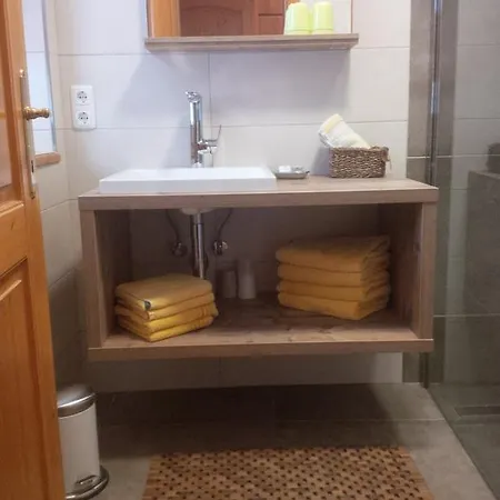 ابارتمنتهاوس هولاوس *