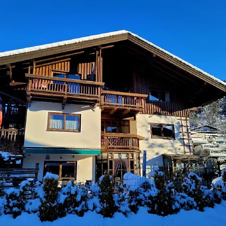 Appartementhaus Hollaus * Zell am See